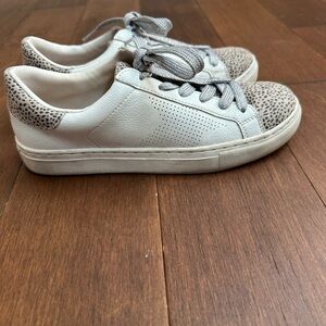 Universal Thread White and Gray Women's Sneakers